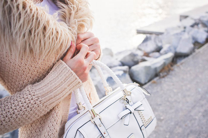 purse-handbag-woman-seashore-clothes-wear-fashion-style