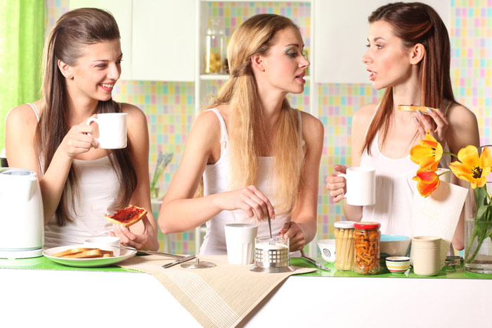 kitchen-food-coffee-tea-friends-girlfriends-talking-fun-speaking